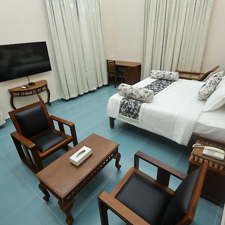 Le Colonial Suites Пондичерри Экстерьер фото