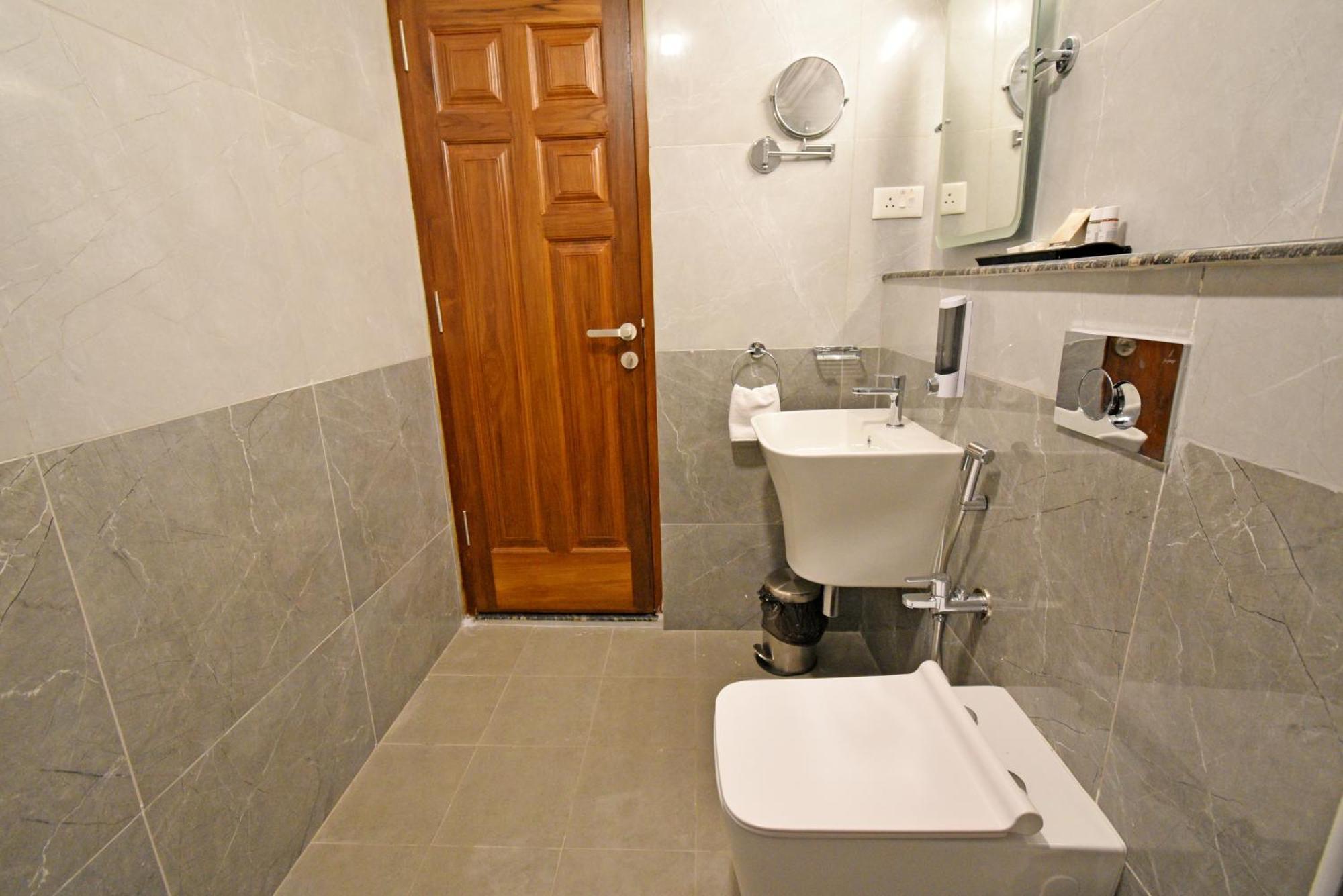 Le Colonial Suites Пондичерри Экстерьер фото