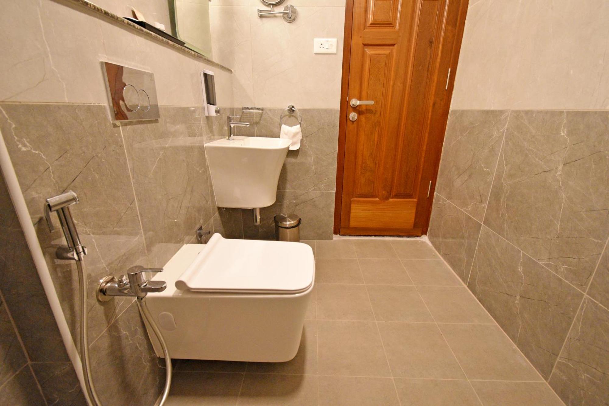 Le Colonial Suites Пондичерри Экстерьер фото