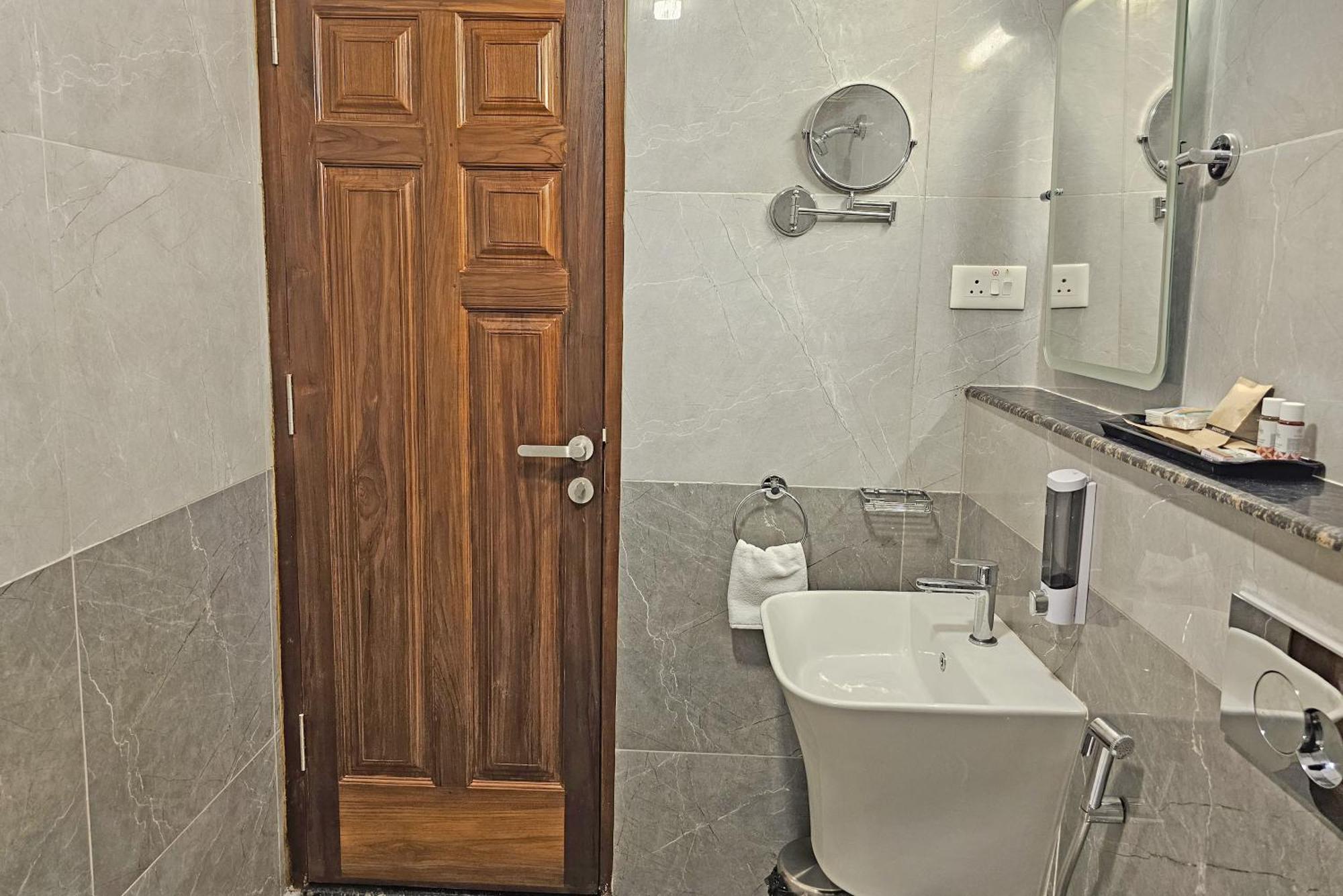 Le Colonial Suites Пондичерри Экстерьер фото