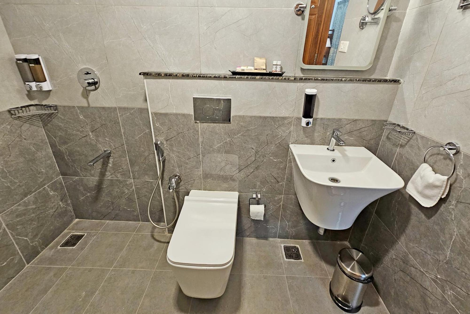 Le Colonial Suites Пондичерри Экстерьер фото