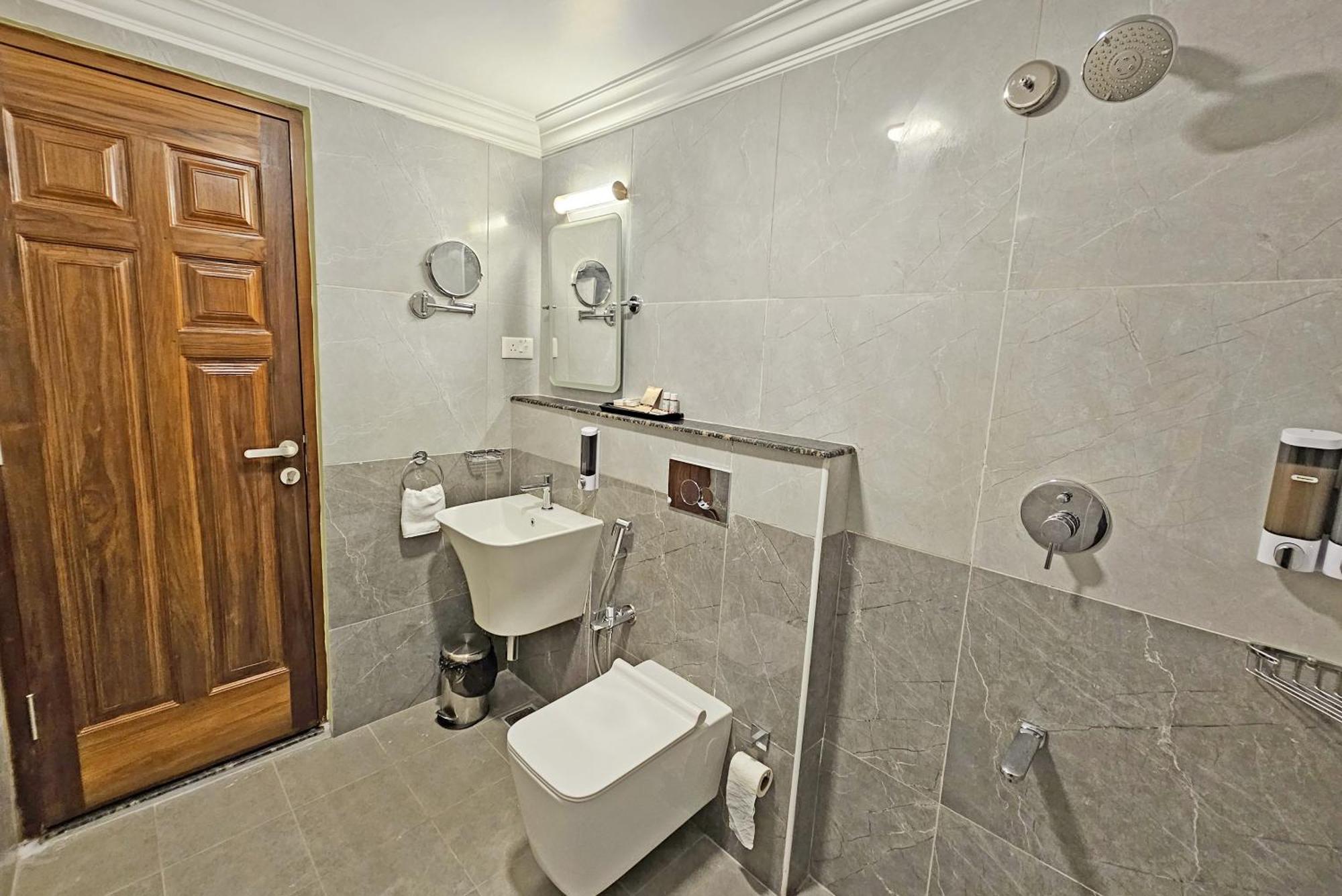 Le Colonial Suites Пондичерри Экстерьер фото