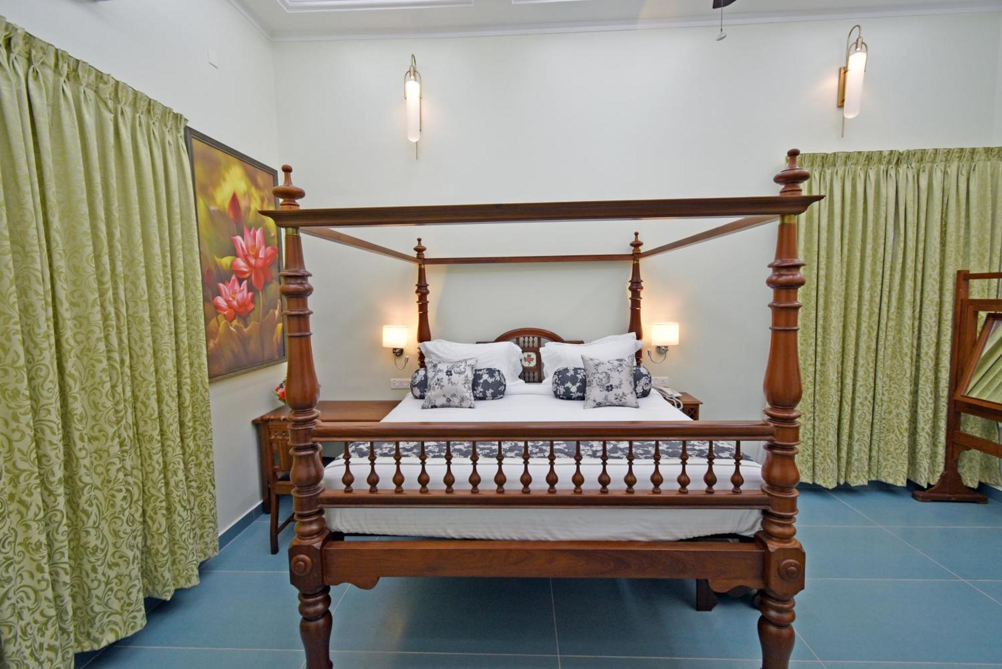 Le Colonial Suites Пондичерри Экстерьер фото