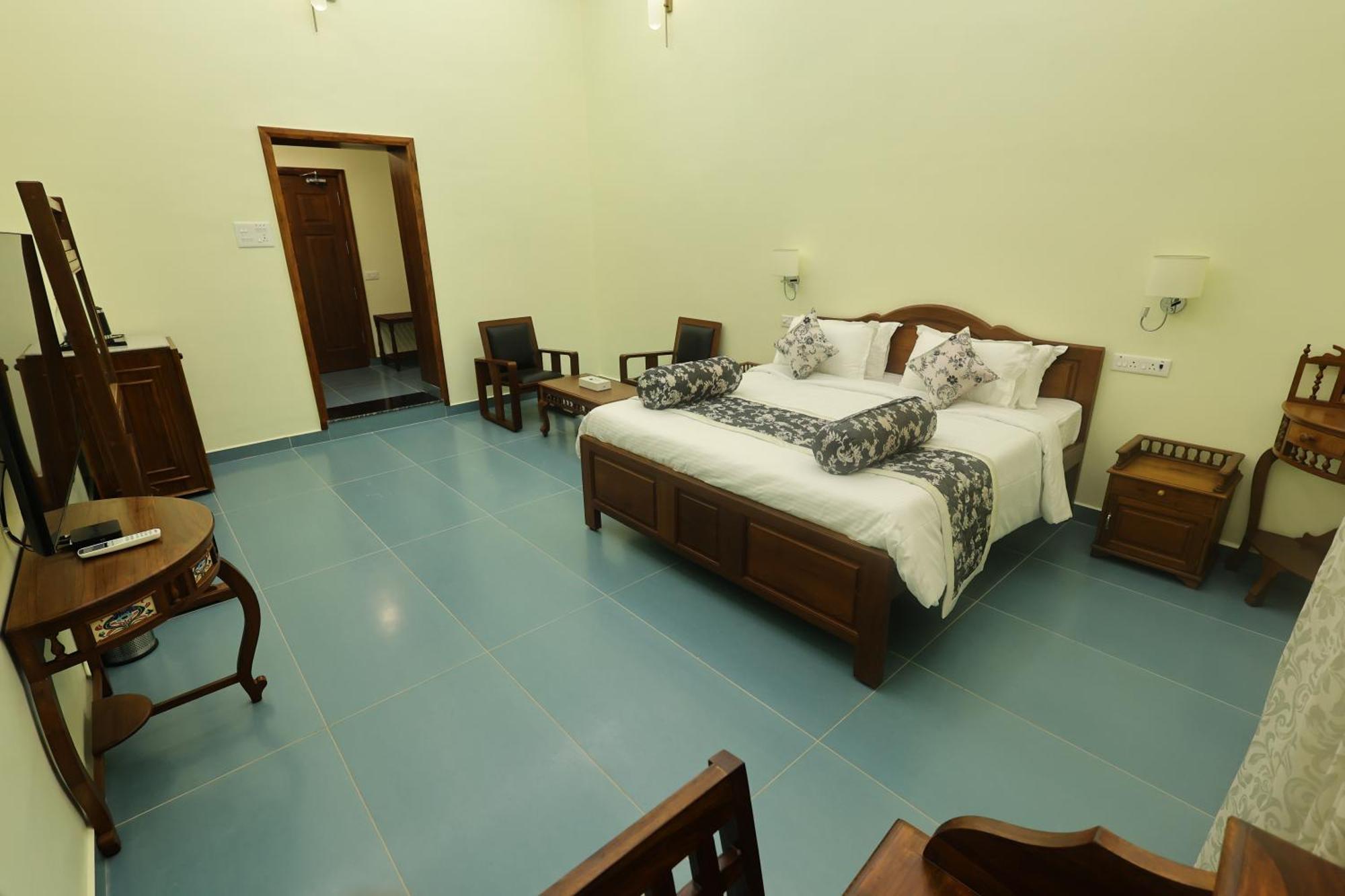Le Colonial Suites Пондичерри Экстерьер фото