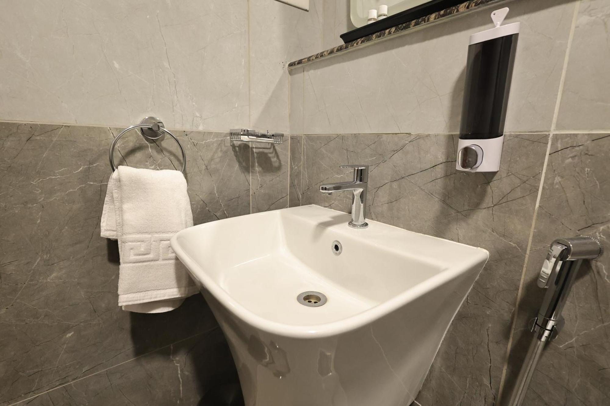 Le Colonial Suites Пондичерри Экстерьер фото