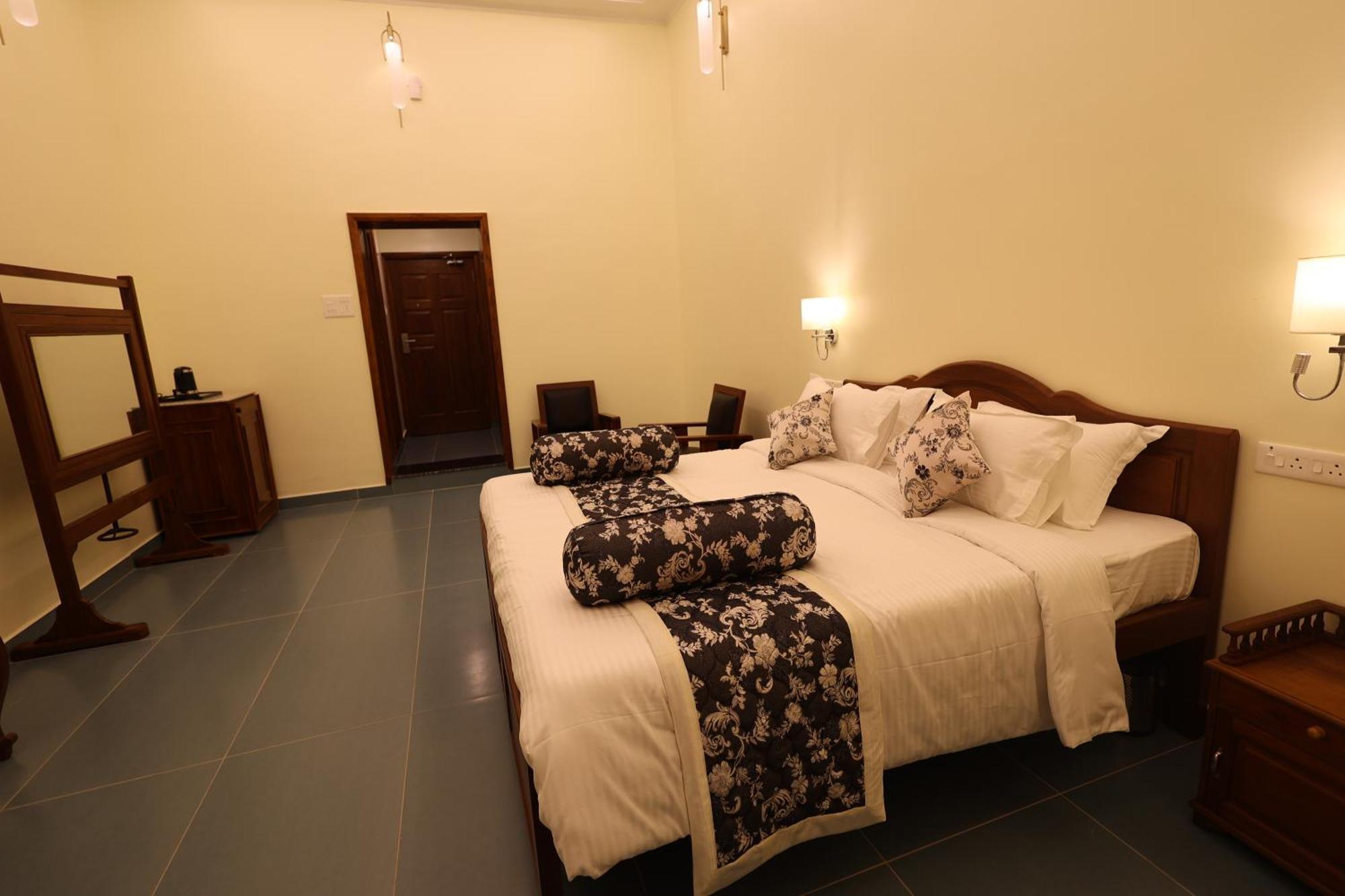 Le Colonial Suites Пондичерри Экстерьер фото