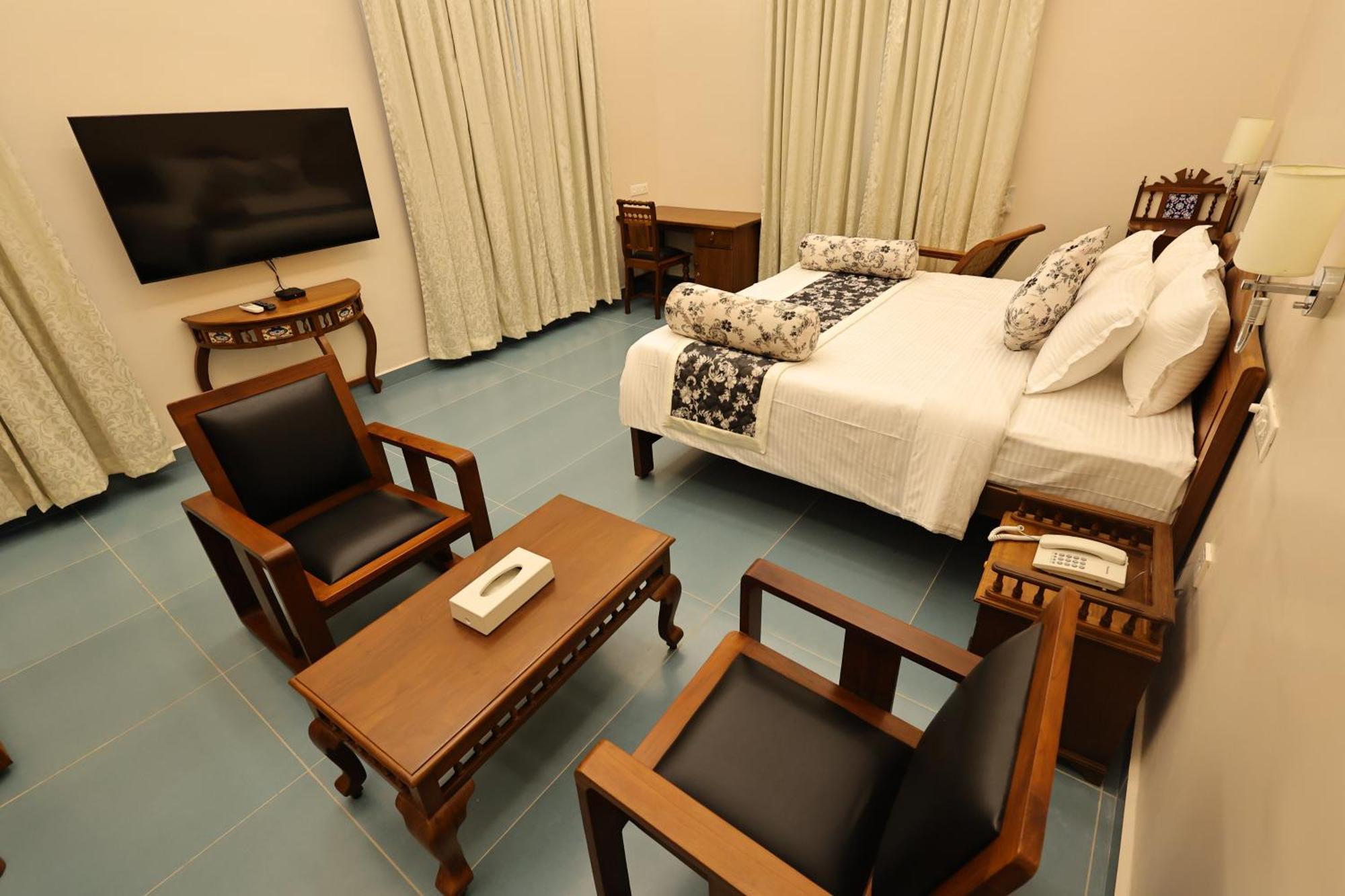 Le Colonial Suites Пондичерри Экстерьер фото