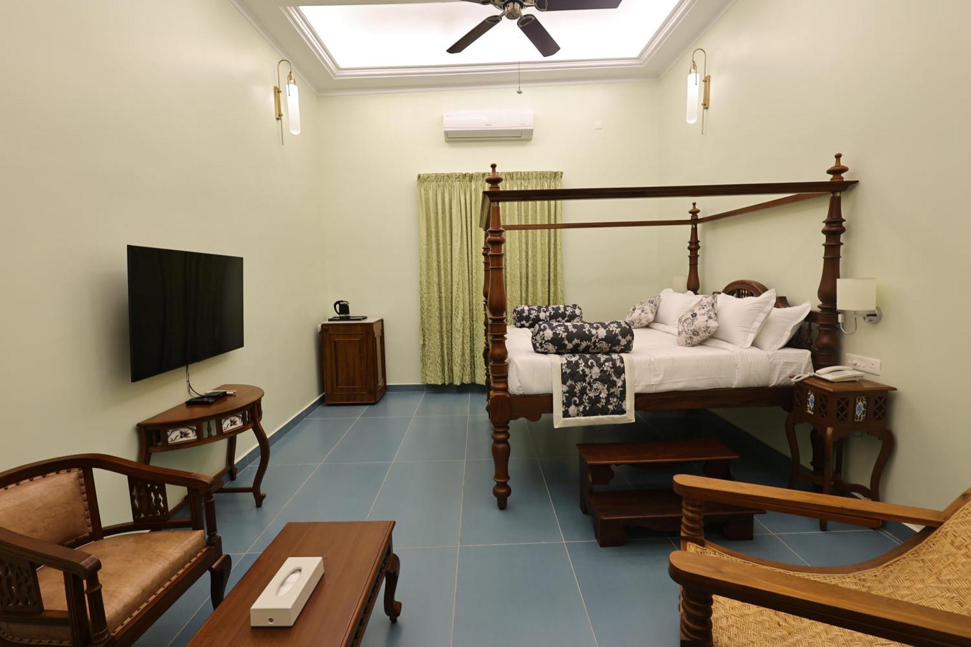 Le Colonial Suites Пондичерри Экстерьер фото