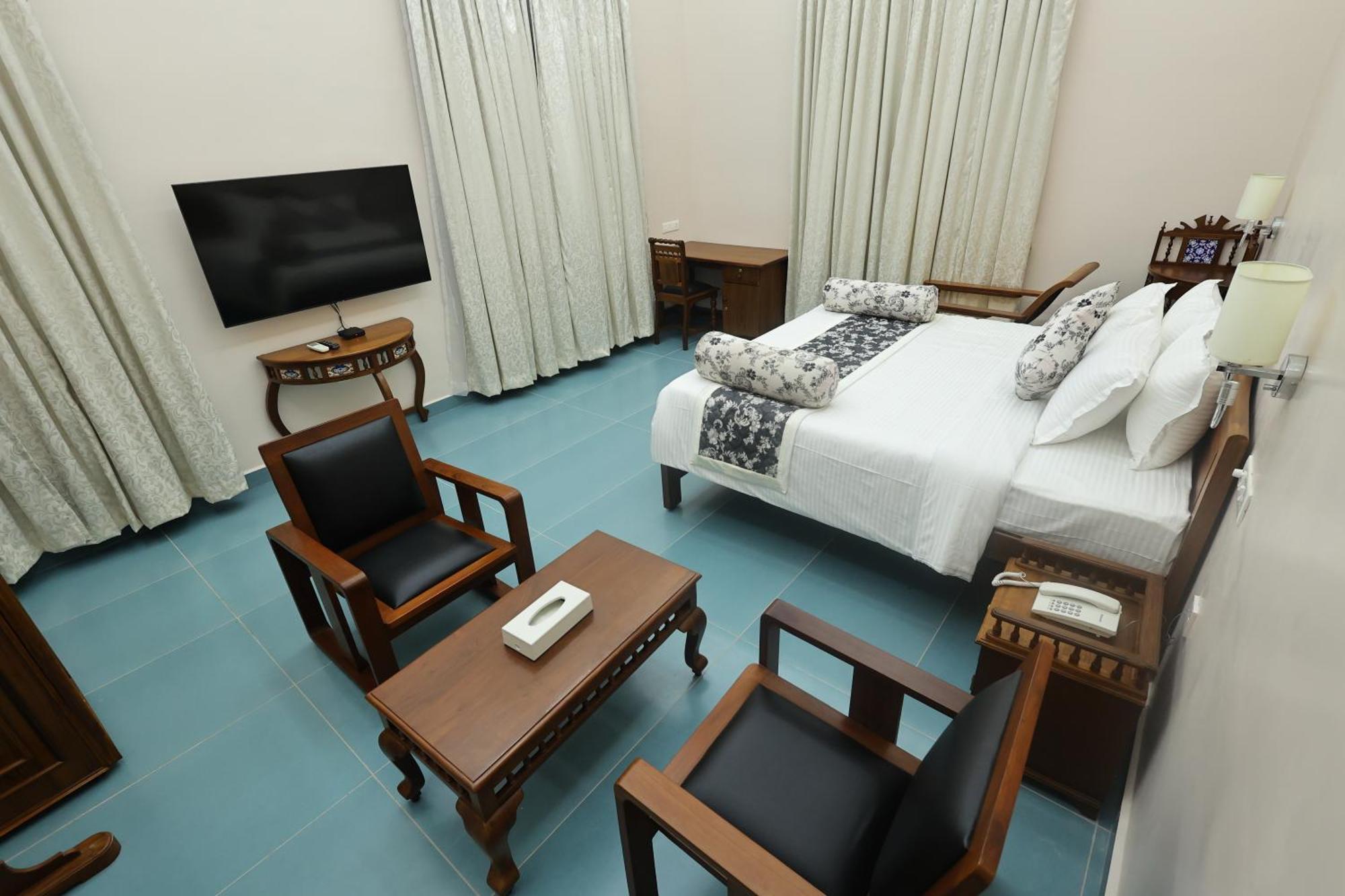 Le Colonial Suites Пондичерри Экстерьер фото