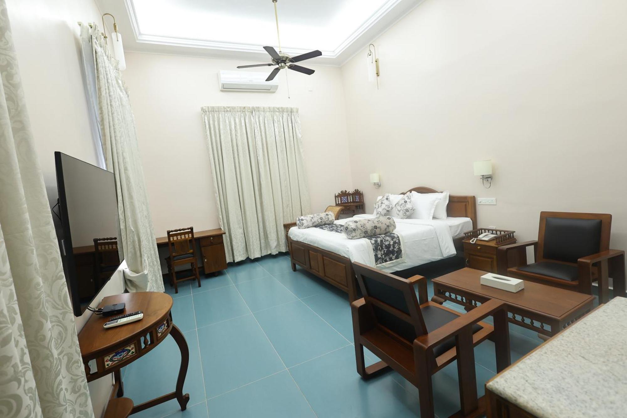 Le Colonial Suites Пондичерри Экстерьер фото
